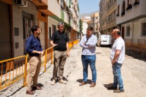 260617 Manuel Cortés visita las obras de renovación integral de la calle Greco de Adra