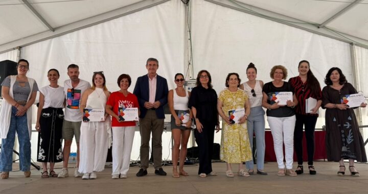 260618 Manuel Cortés clausura los talleres municipales junto a cerca de 400 usuarios y usuarias en Pago del Lugar (2)