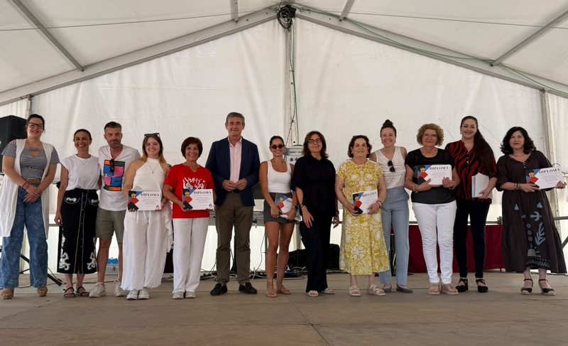 260618 Manuel Cortés clausura los talleres municipales junto a cerca de 400 usuarios y usuarias en Pago del Lugar (2)
