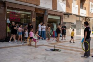 260622 La Noche en Blanco llena de ambiente, comercio y diversión las calles de Adra
