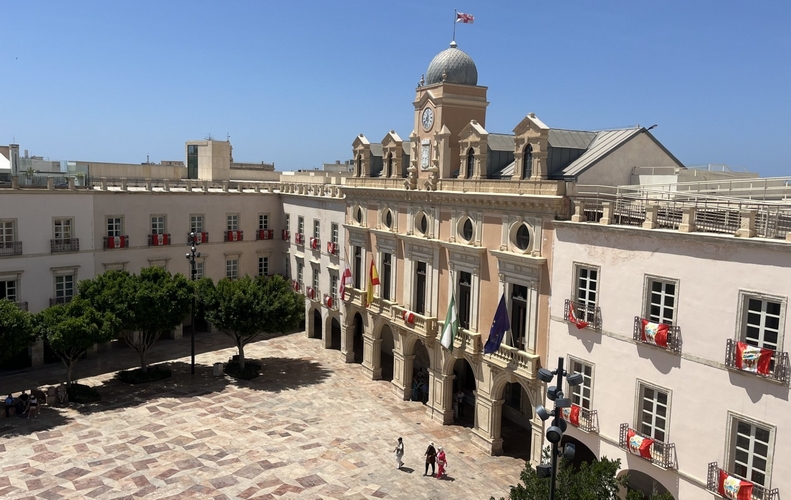 5-6-2026 BANDERAS UD ALMERIA PLAZA DE LA CONSTITUCIÓN