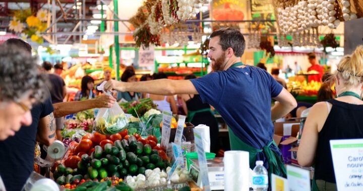 Consumidores5 Empleado mercado