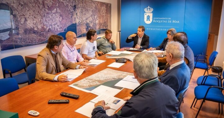 FOTO REUNION CONSTRUCTORES Y PROMOTORES