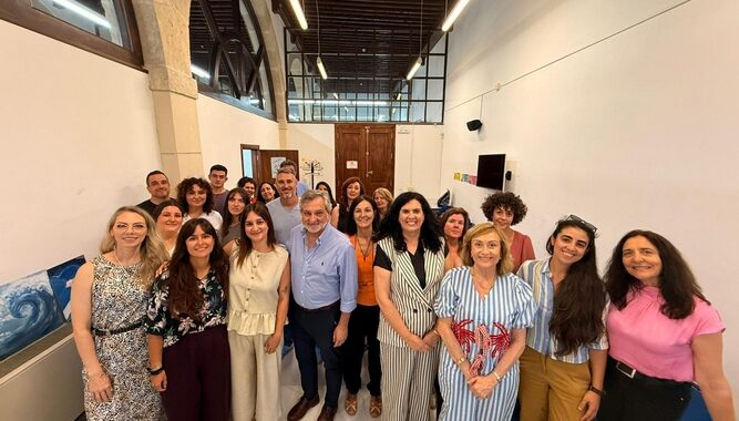 Foto de familia del primero de los grupos que participan en la jornada