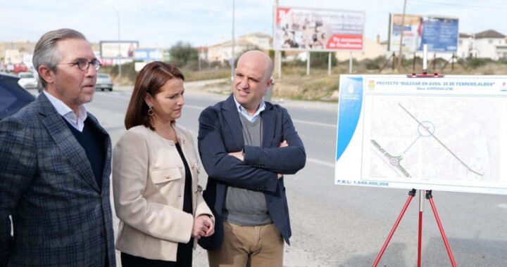 José Antonio García Alcaina y la alcladesa de Albox en una imgen de archivo en la presentación del proyecto de bulevar