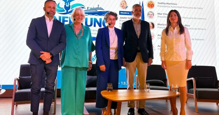 Mesa de las autoridades portuarias y navieras en la jornada técnica sobre la electrificación de puertos01