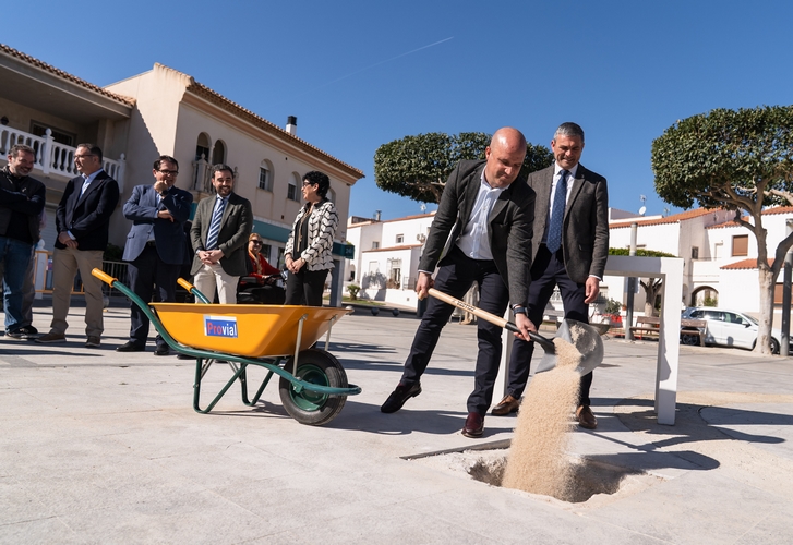Primera piedra Plaza Los Gallardos