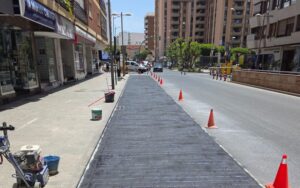 El Ayuntamiento reordena las zonas de estacionamiento y servicios del entorno del Paseo de Almería para adaptarlas a la nueva movilidad urbana