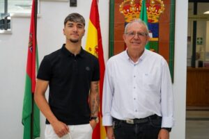 Jugará en un equipo equivalente a la Segunda División en España a la vez que estudia Empresa Internacional