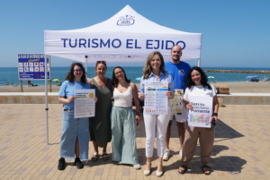 La campaña ‘Salud a pie de Playa’ recorre las playas ejidenses informando sobre los efectos nocivos del sol
