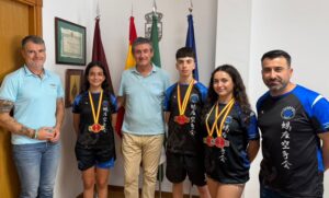 260701 Manuel Cortés recibe a los jóvenes campeones de España del Scorpio Karate Club