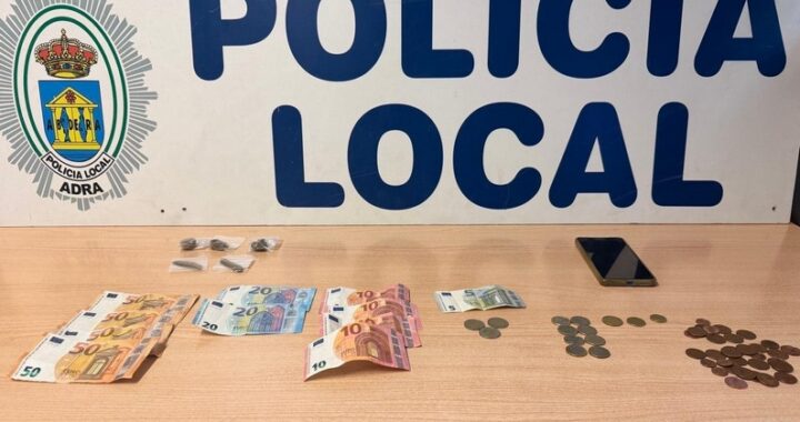 260708 La Policía Local de Adra detiene a una persona por un presunto delito contra la salud pública