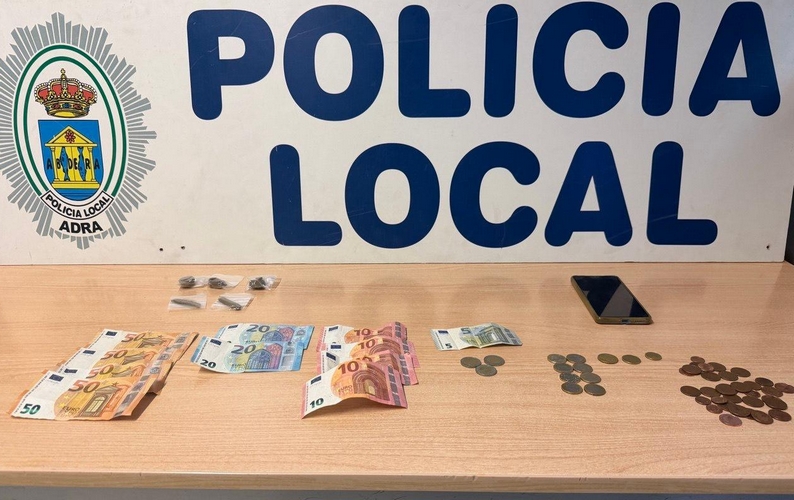 260708 La Policía Local de Adra detiene a una persona por un presunto delito contra la salud pública