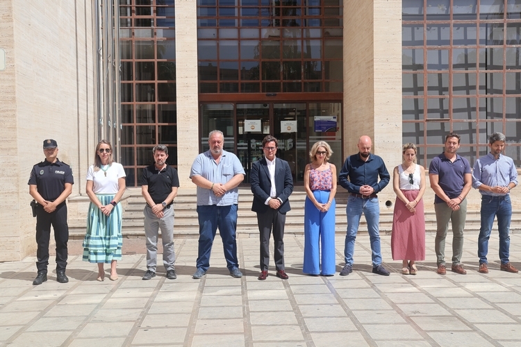 260710 MINUTO DE SILENCIO INCENDIO LOS GALLARDOS (2)