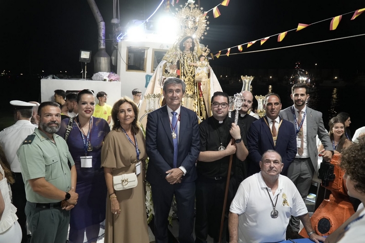 260717 Adra venera a la Virgen del Carmen en su día grande con una procesión y el paseo por la bahía abderitana