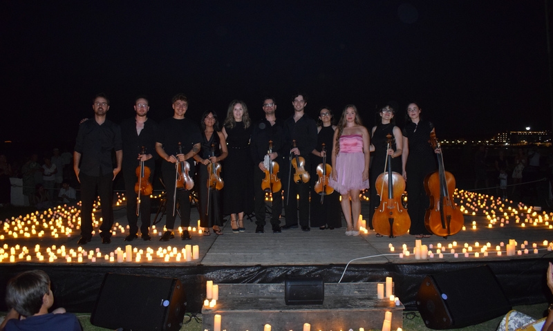260724 A LA LUZ DE LAS VELAS