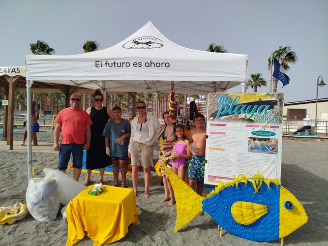 260724 'Mi Playa Bonica' regresa a las playas de Adra para fomentar el reciclaje y el cuidado del litoral
