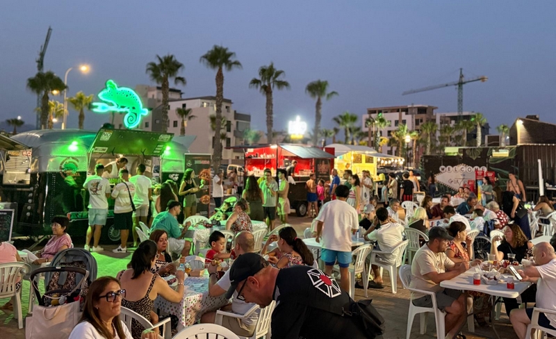 260727 El Festival de Food Truck da el pistoletazo de salida al proyecto 'Adra KMCERO' con gran participación