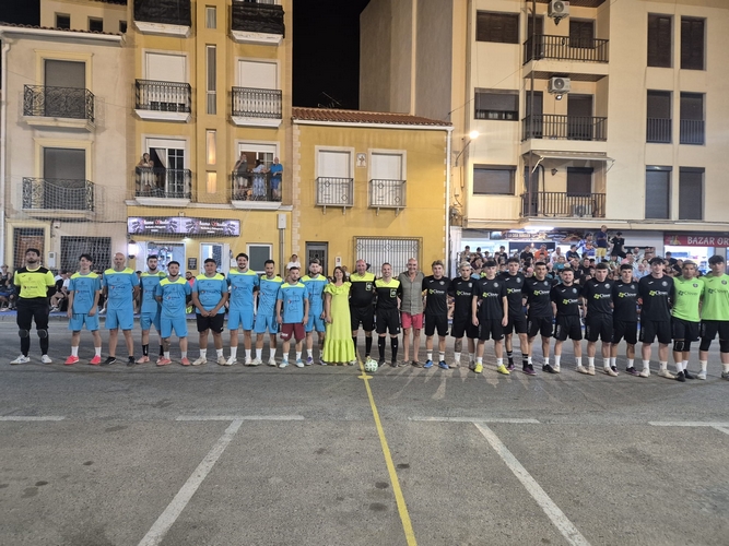Foto de familia para una gran final en las 24 horas de Fútbol Sala Albox 2026