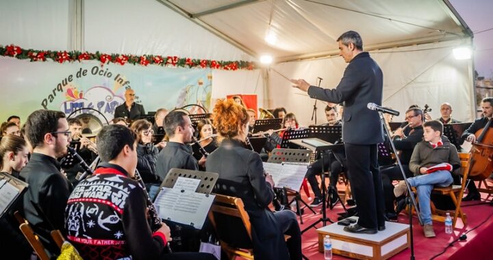 LA BANDA SINFONICA DE LA ESCUELA DE MUSICA DURANTE UN CONCIERTO