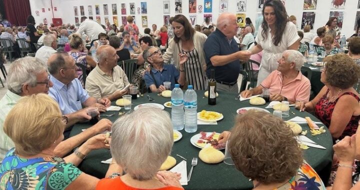 La alcaldesa de Albox, María del Mar Alfonso, acompañará a los mayores en la Gala prevista el próximo 23 de julio