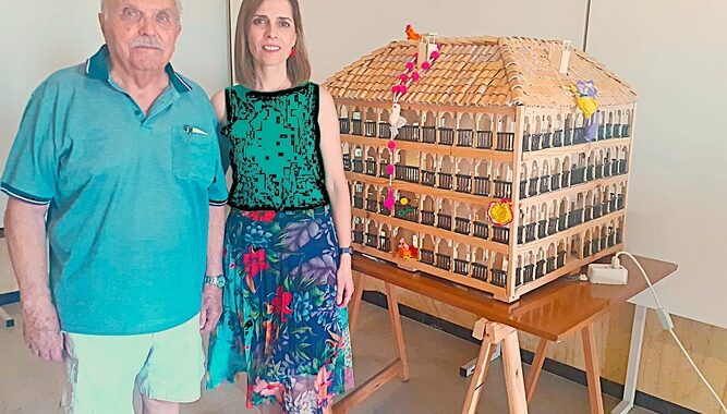 PEDRO CHECA CON MARIQUINA RAMOS EN EL FARO