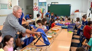 Reparto de mochilas