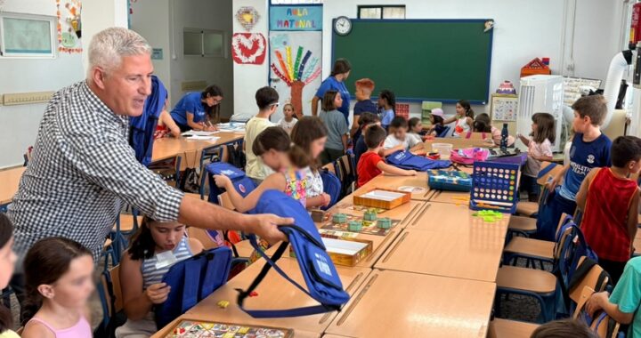 Reparto de mochilas