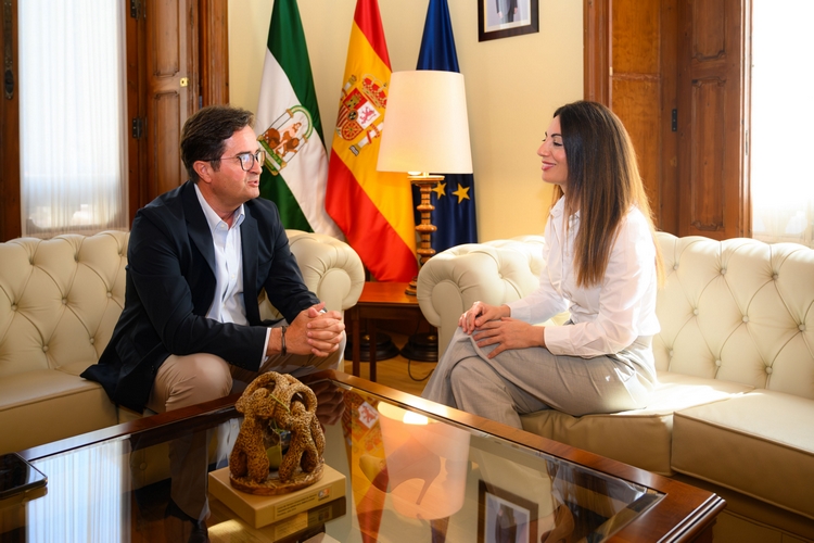 Rosario-Soto-Presidenta-Autoridad-Portuaria-De-Almería-visita-Paco-Góngora-Delegado-Junta-de-Andalucía01