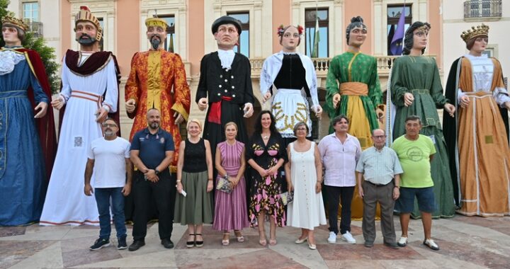 ALCALDESA EXPOSICIÓN GIGANTES FERIA (2)