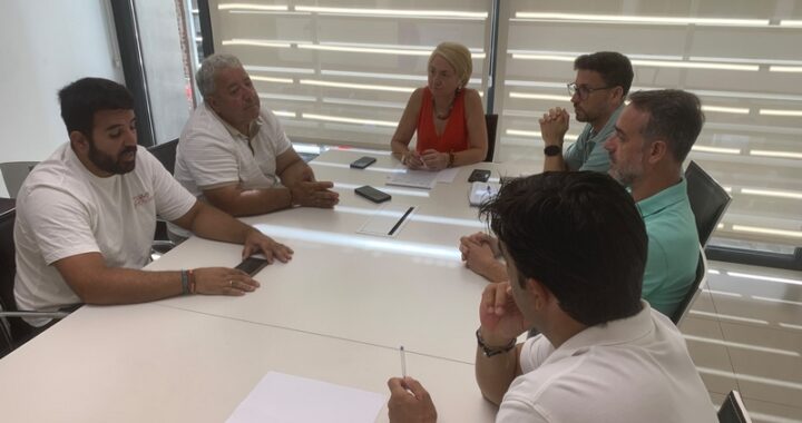 Eloísa Cabrera reunión Feriantes