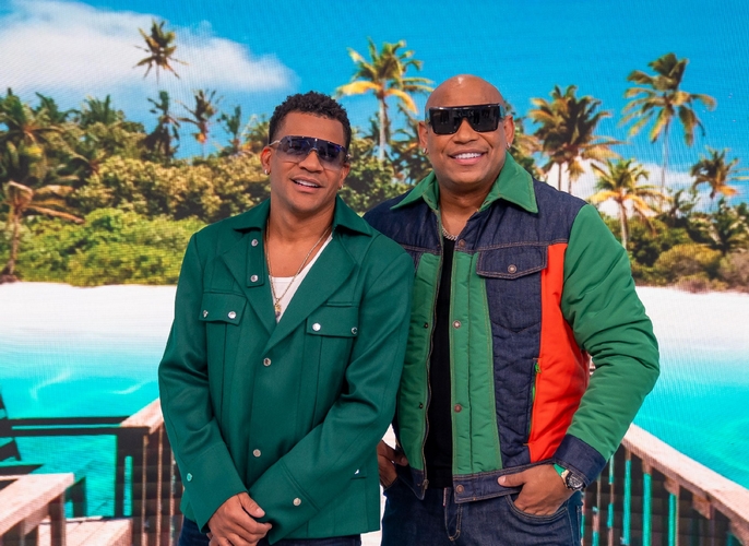 Fotografía de archivo en la que se registró a los integrantes del dúo musical cubano Gente de Zona, Randy Malcom (i) y Alexander Delgado (d), durante una entrevista con EFE, en Miami (Florida, EE.UU.). EFE/Alicia Civita