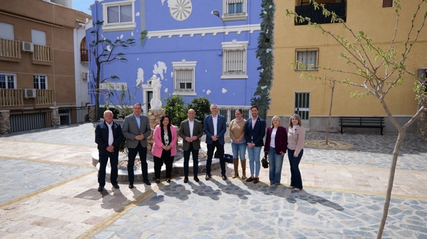 Imagen de archivo de una visita del presidente al municipio de Olula del Río, junto a su alcalde