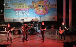 Gran concierto con un extenso repertorio de Malditos Héroes en el Anfiteatro de Roquetas de Mar