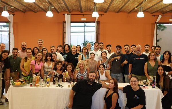 260915 'Adra KMCERO' celebra la primera formación especializada en coctelería con más de 60 participantes