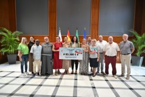 El Ayuntamiento entrega más de 63.300 euros recaudados en los abanicos solidarios de Feria a las cuatro asociaciones beneficiarias